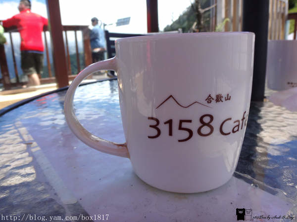 【南投。仁愛】合歡山3158 Café。離天空最近的咖啡館。咖啡。熟食。紀念品