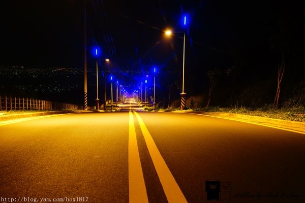 【台中。大肚】傳說中的藍色公路。好攝一族私房景點。華南路夜景。台中藍色公路 @1817BOX部落格