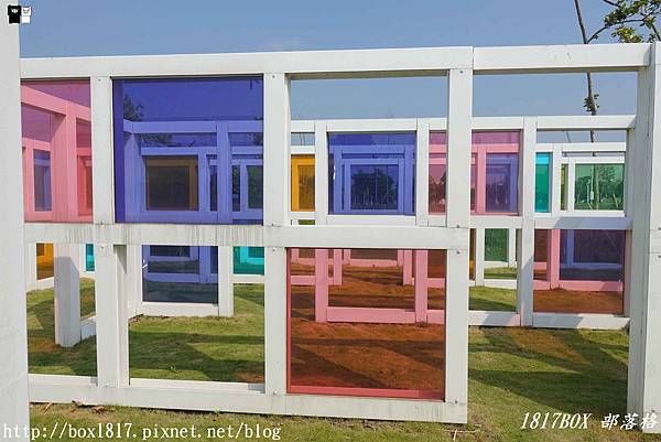 【台中。西屯】水湳普普風濾色地景裝置藝術。彩色玻璃迷宮。來一場光影遊戲 @1817BOX部落格