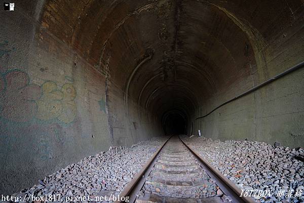 【苗栗。三義】舊山線鐵道秘境。最美七號隧道。彷彿走進日系動漫電影場景 @1817BOX部落格